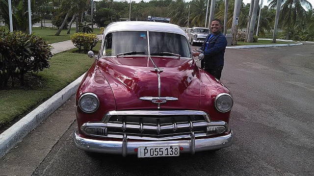 Los clásicos de YoTeLlevo: autos y choferes con quienes te encantaría viajar en Cuba